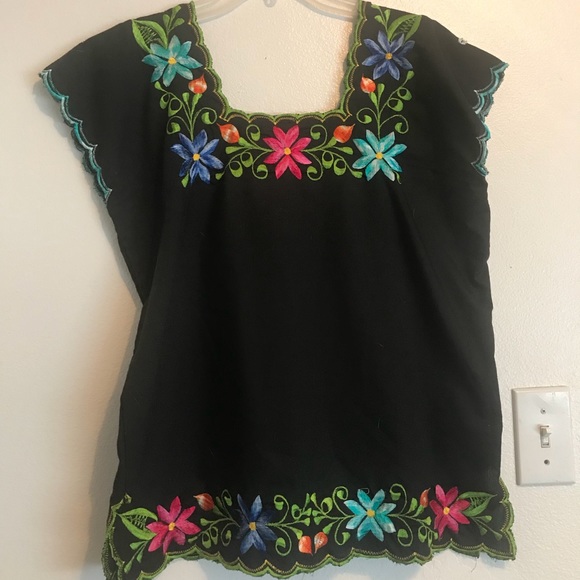 Tops - Embroidered Spanish Shirt 🌸🌹